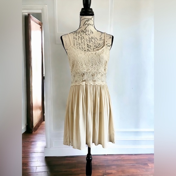 Deja Vu Cream Lace Babydoll Spaghetti Strap Mini Dress Lined Size Large EUC - Picture 3 of 16